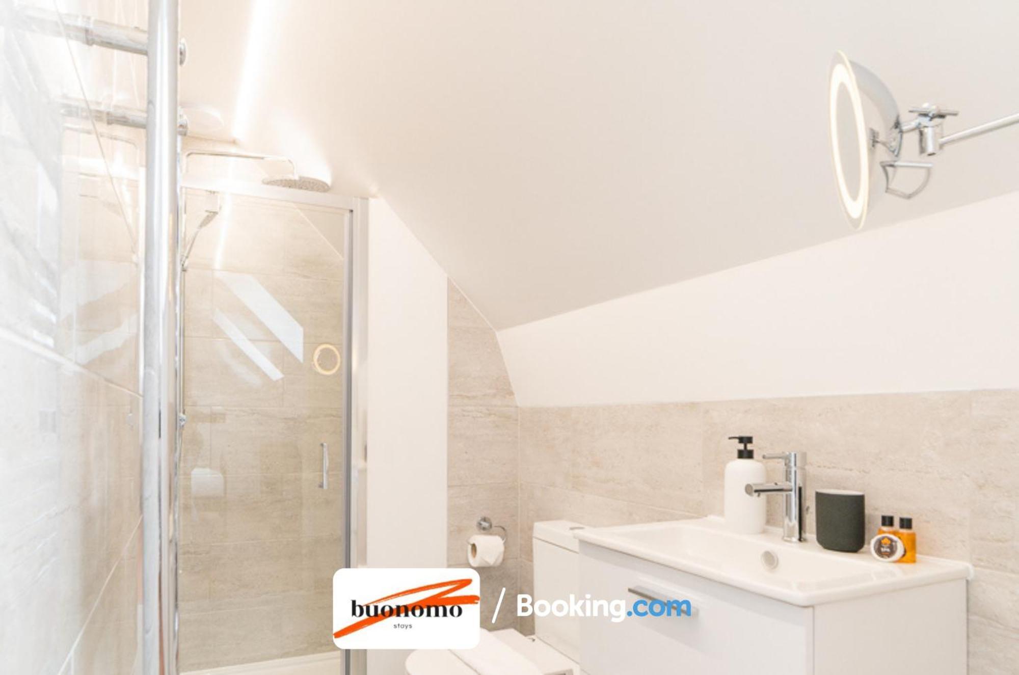 Two Bedroom Apartment At Buonomo Stays Short Lets & Serviced Accommodation London Eksteriør billede