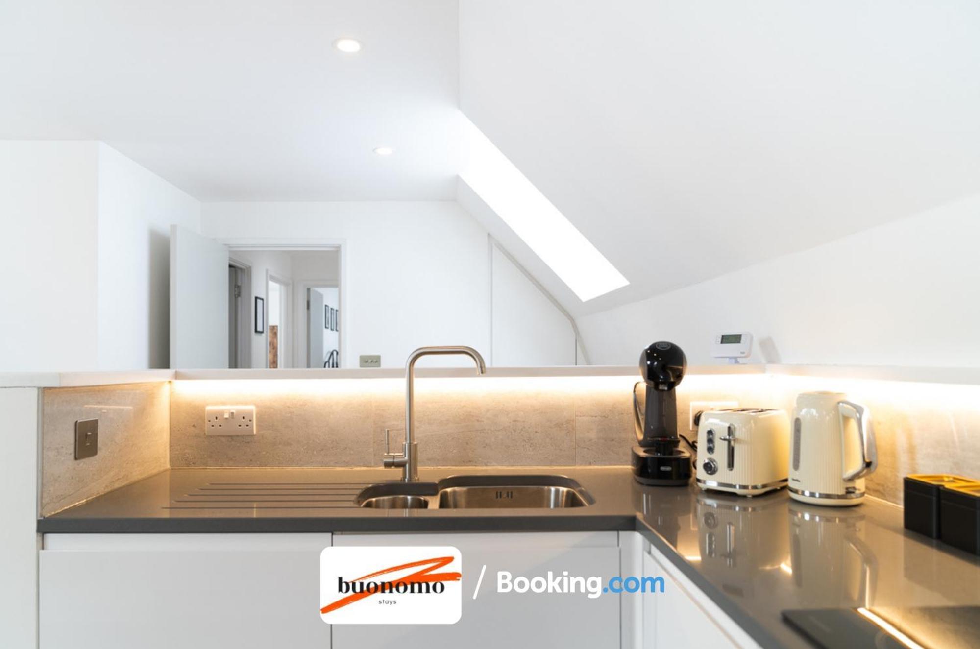 Two Bedroom Apartment At Buonomo Stays Short Lets & Serviced Accommodation London Eksteriør billede